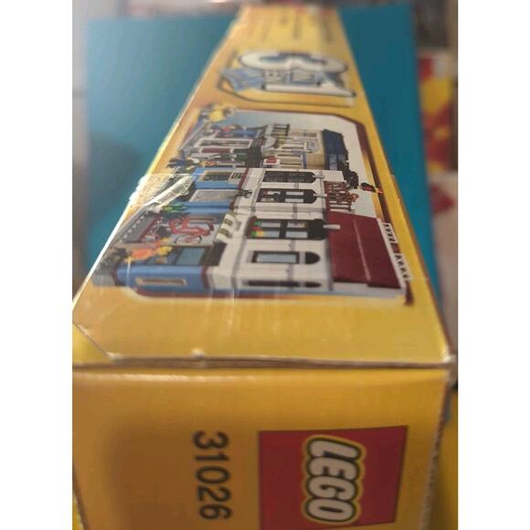 LEGO CREATOR: Bike Shop & Cafe (31026) - Picture 5 of 10